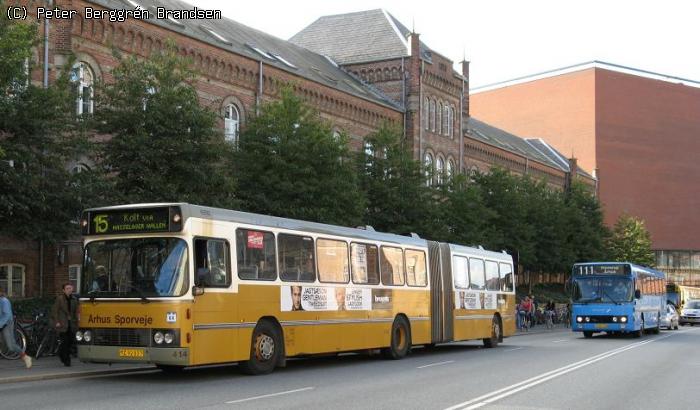 Demonstration på Rådhuspladsen <br> Århus Sporveje 414 og De Grønne Busser 19.