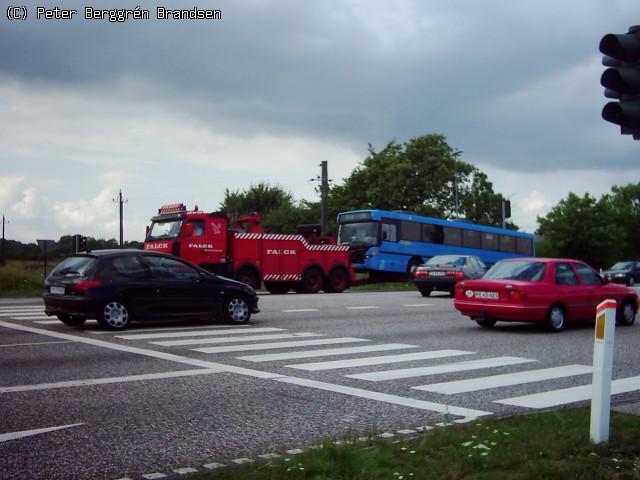 Wulff Bus 32xx trækkes væk af Falck, Grenåvej v. Skovlundvej, mellem Skæring og Skødstrup