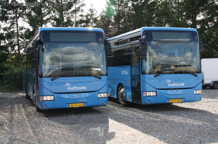 Syddjurs Busser XK95666 & XK95667, garagen i Hornslet